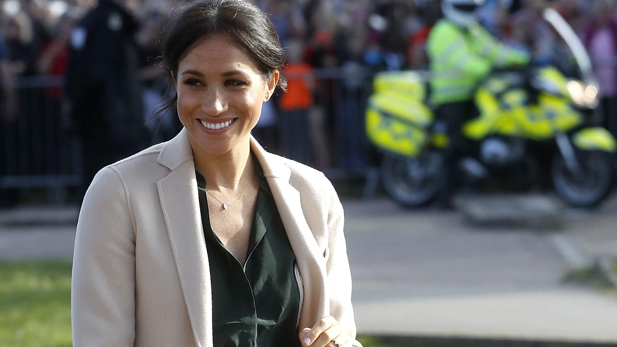 Как скрыть беременный животик в стиле Меган Маркл: 10 удачных идей Как скрыть беременный животик в стиле Меган Маркл: 10 удачных идей