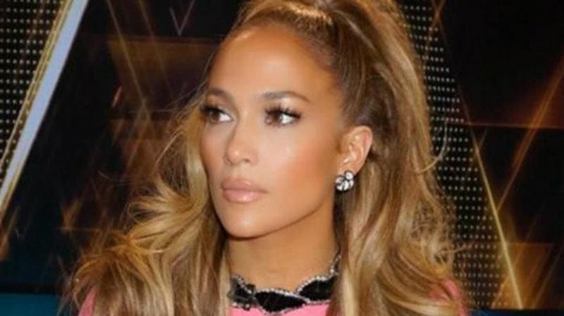 Машина Дженніфер Лопес збила фотографа: моторошні кадри Машина Дженніфер Лопес збила фотографа: моторошні кадри