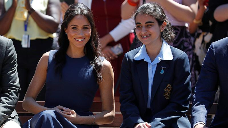 Меган Маркл обновила образ и посетила школу для девочек: фото
