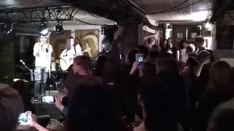 Оккупированный Донецк массово спел песни "Океана Эльзы": видео Оккупированный Донецк массово спел песни "Океана Эльзы": видео