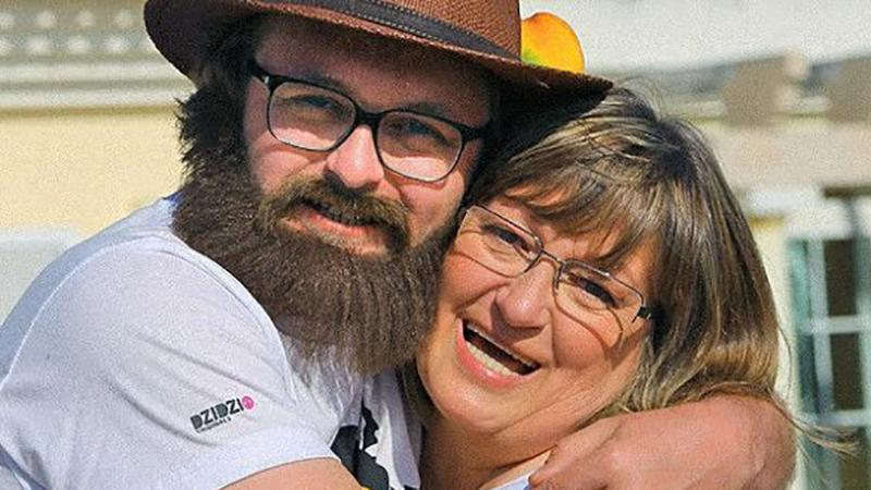 Мечтала, что он будет оперным певцом, – мама Дзидзьо впервые рассказала о его детстве