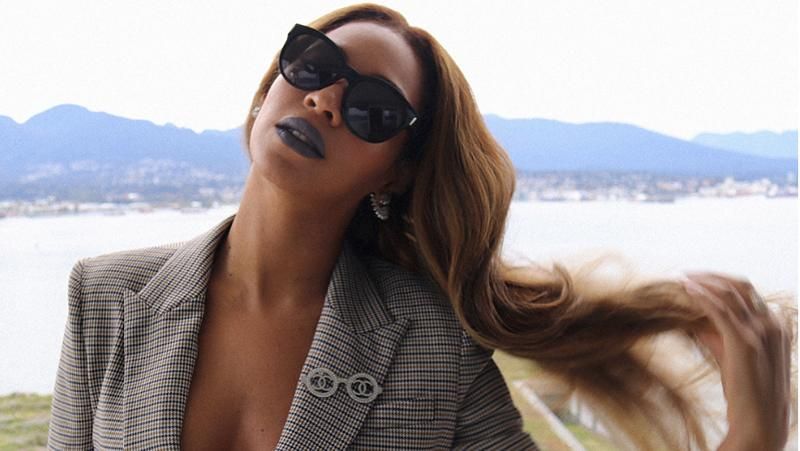 Співачка Бейонсе вбрала стильний костюм без білизни: пікантні фото Співачка Бейонсе вбрала стильний костюм без білизни: пікантні фото