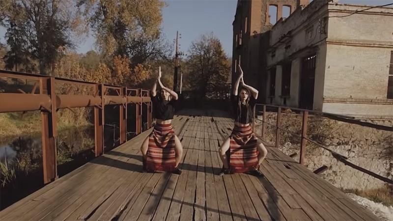 Танцівниці вразили запальним степом під "ДахуБраху": драйвове відео
