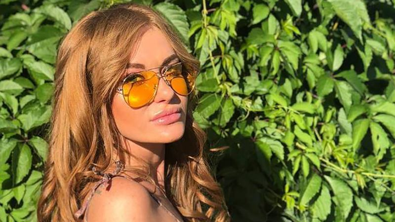 Слава из "НеАнгелов" показала обольстительное фото из бассейна
