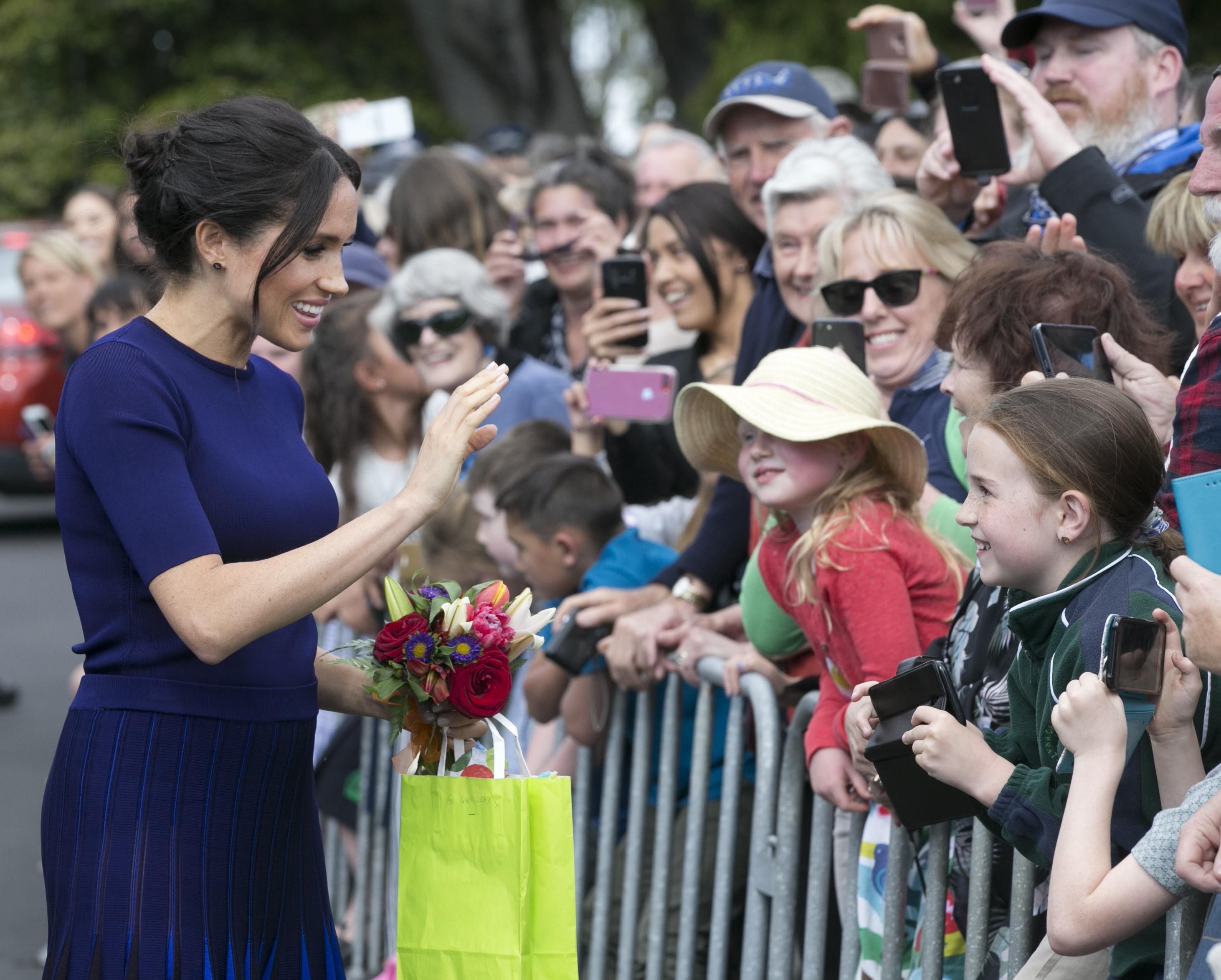 У прозорій спідниці: Меган Маркл засвітила труси – фото У прозорій спідниці: Меган Маркл засвітила труси – фото