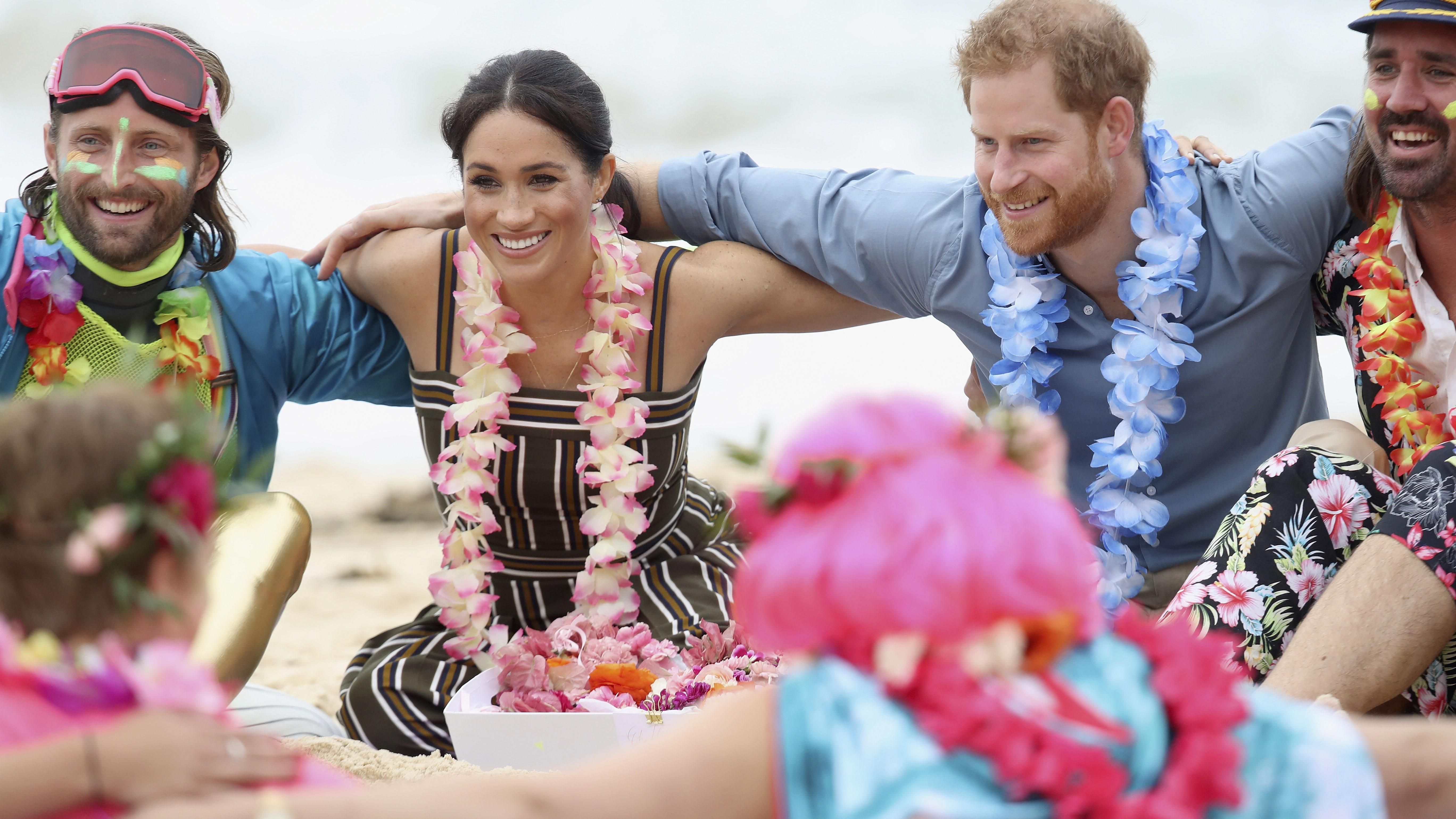 Топ-5 курйозних ситуацій під час турне принца Гаррі та Меган Маркл Топ-5 курйозних ситуацій під час турне принца Гаррі та Меган Маркл