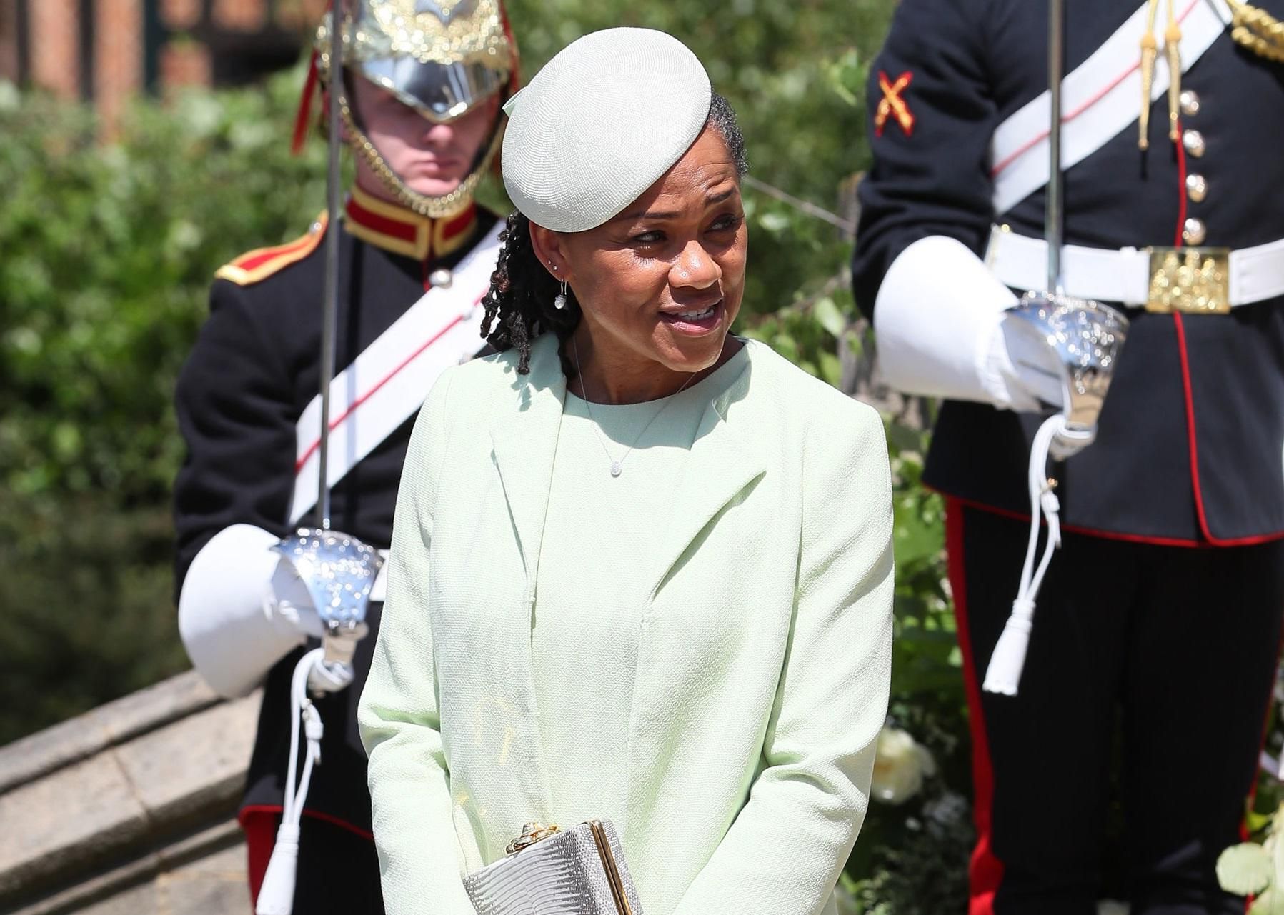 Елизавета II пригласила маму Меган Маркл отпраздновать Рождество вместе Елизавета II пригласила маму Меган Маркл отпраздновать Рождество вместе