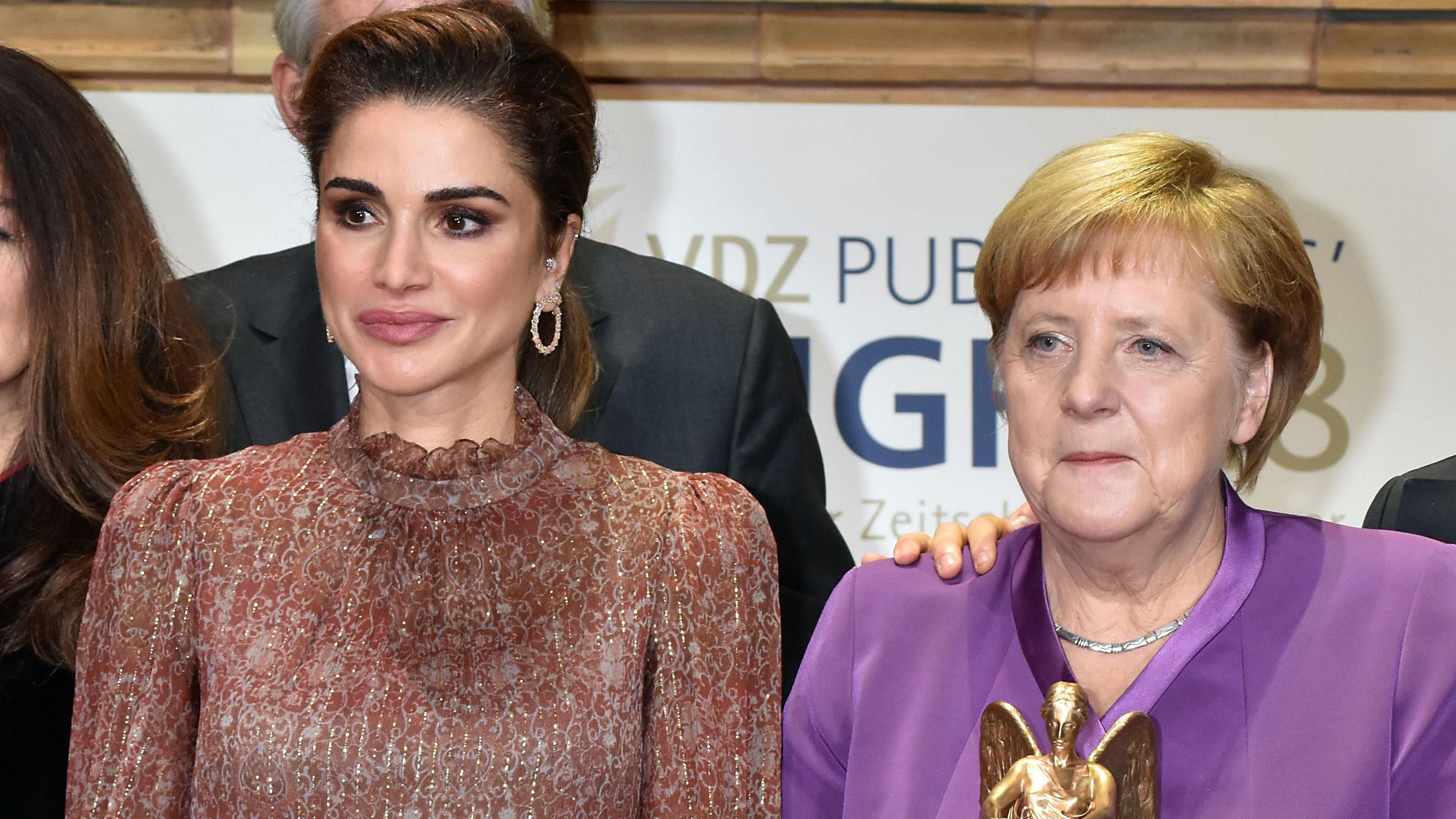 Аристократичний стиль: у якому образі королева Ранія відвідала світський захід у Берліні Аристократичний стиль: у якому образі королева Ранія відвідала світський захід у Берліні