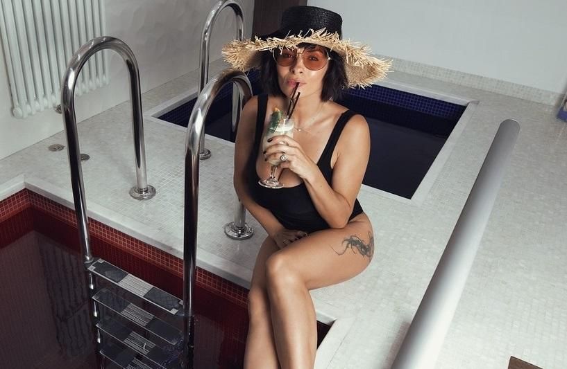 Афродита: Надежда Мейхер похвасталась соблазнительной фигурой в купальнике Афродита: Надежда Мейхер похвасталась соблазнительной фигурой в купальнике