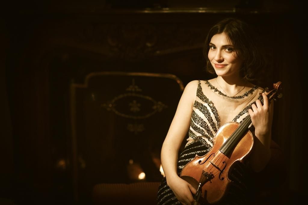 Українська скрипалька Діана Тищенко тріумфувала у Парижі: відео