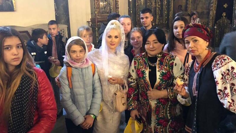 Катя Бужинська з дітьми зробила ексклюзивний подарунок Вселенському Патріарху Варфоломію: фото
