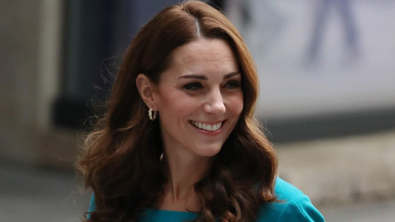 Кейт Міддлтон в улюбленій сукні відвідала студію ВВС: фото Кейт Міддлтон в улюбленій сукні відвідала студію ВВС: фото