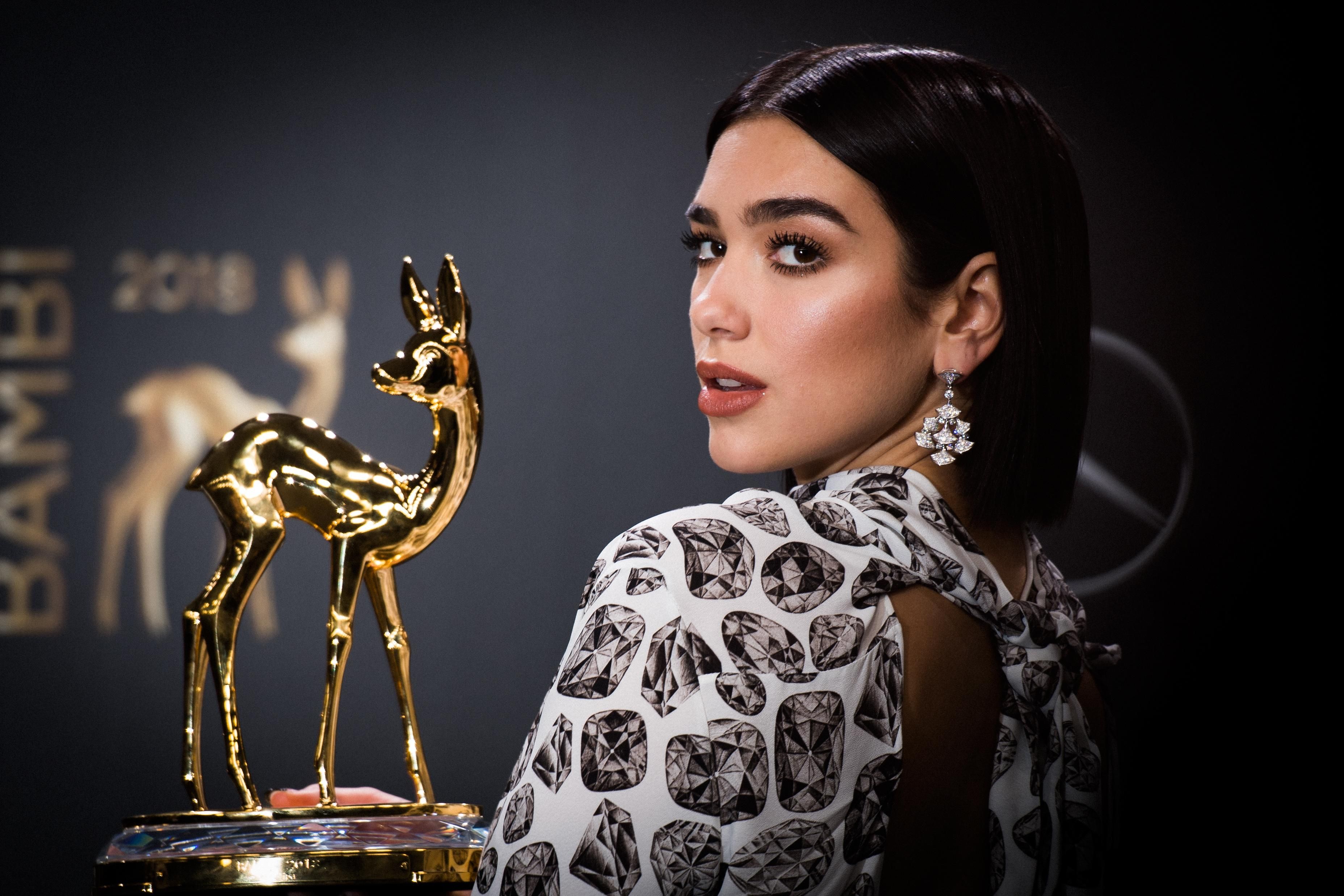 Дуа Липа, Софи Лорен и Пенелопа Крус: какие звезды посетили церемонию Bambi Awards 2018 – фото Дуа Липа, Софи Лорен и Пенелопа Крус: какие звезды посетили церемонию Bambi Awards 2018 – фото