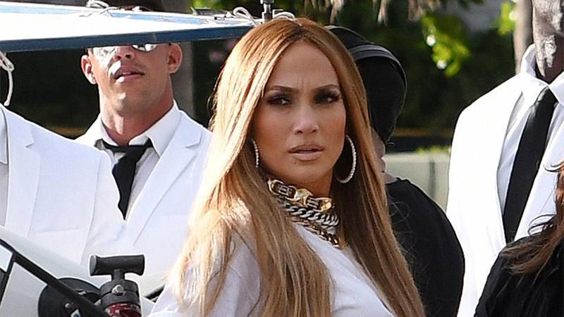 Дженнифер Лопес засветила пикантный наряд от украинского дизайнера: эффектные фото Дженнифер Лопес засветила пикантный наряд от украинского дизайнера: эффектные фото