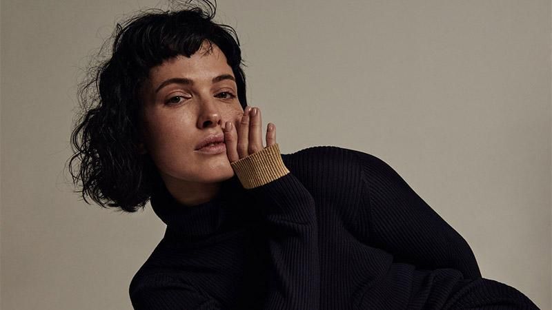 Даша Астафьева надела пальто на голое тело: соблазнительные фото Даша Астафьева надела пальто на голое тело: соблазнительные фото