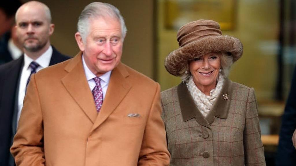 Камилла Паркер Боулз продемонстрировала зимний наряд на светском мероприятии: яркие фото