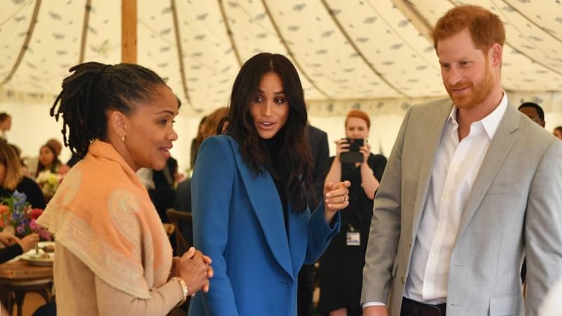 Мама Меган Маркл переедет в новое поместье вместе с герцогами Сассекскими, – СМИ Мама Меган Маркл переедет в новое поместье вместе с герцогами Сассекскими, – СМИ