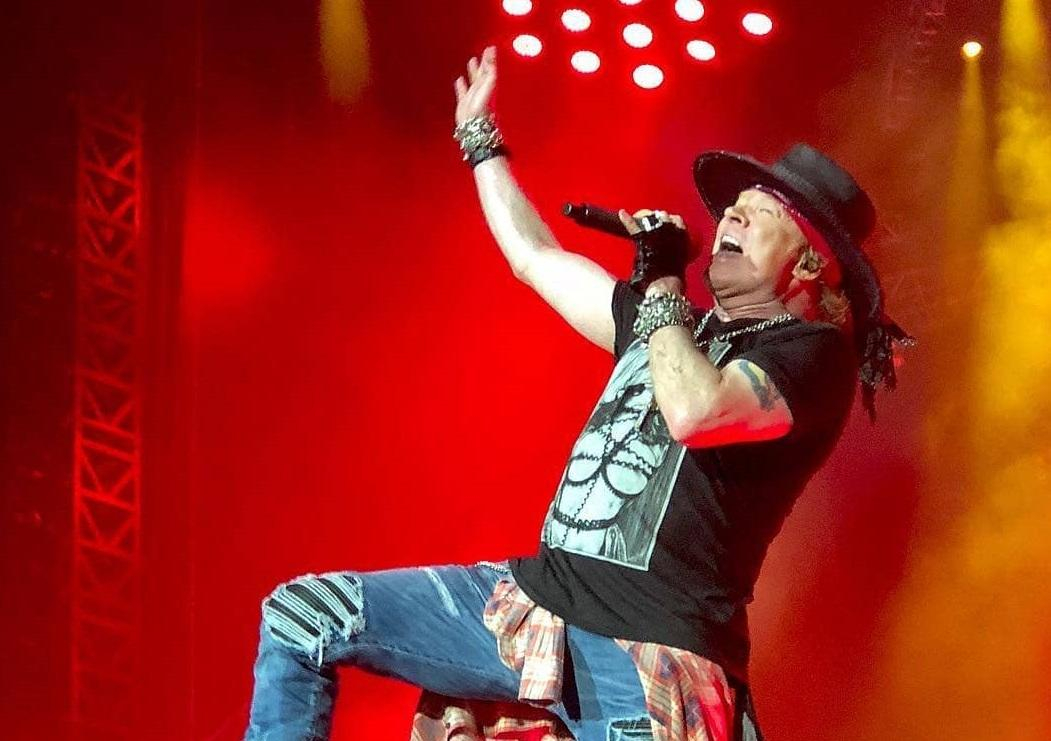 Фронтмен Guns N 'Roses Аксель Роуз тяжело болен: подробности