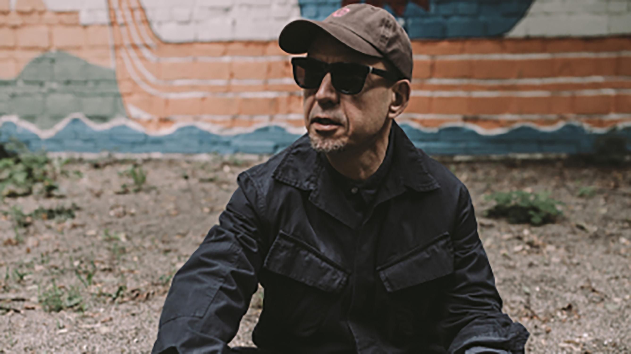 "Каньон дьявола" и киберпанк: Сергей Михалок выпустил клип на песню "Ронин" "Каньон дьявола" и киберпанк: Сергей Михалок выпустил клип на песню "Ронин"