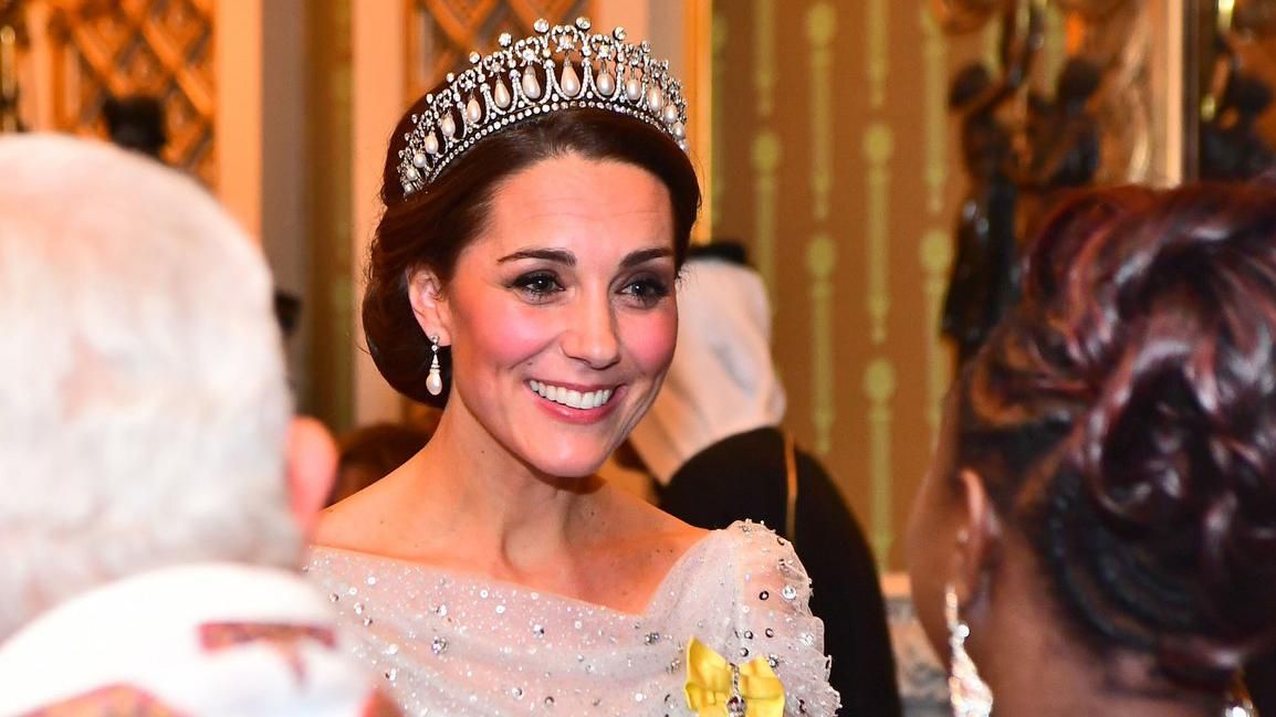 Кейт Міддлтон в тіарі принцеси Діани відвідала дипломатичний прийом у Букінгемському палаці Кейт Міддлтон в тіарі принцеси Діани відвідала дипломатичний прийом у Букінгемському палаці
