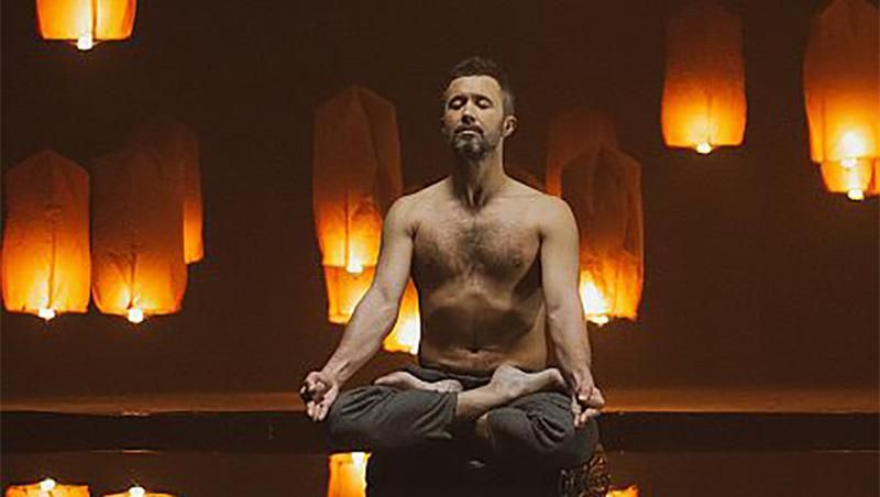 Сергей Бабкин засветил идеальный пресс в новом клипе: горячее видео Сергей Бабкин засветил идеальный пресс в новом клипе: горячее видео