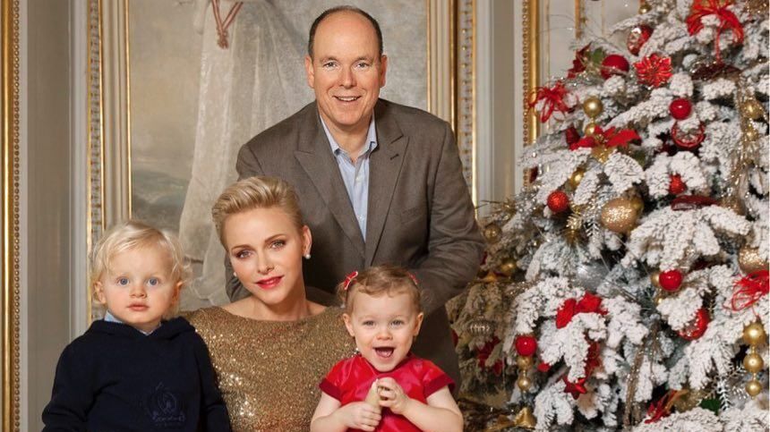 Королевская семья Монако презентовала поздравительные открытки с Рождеством: трогательные фото