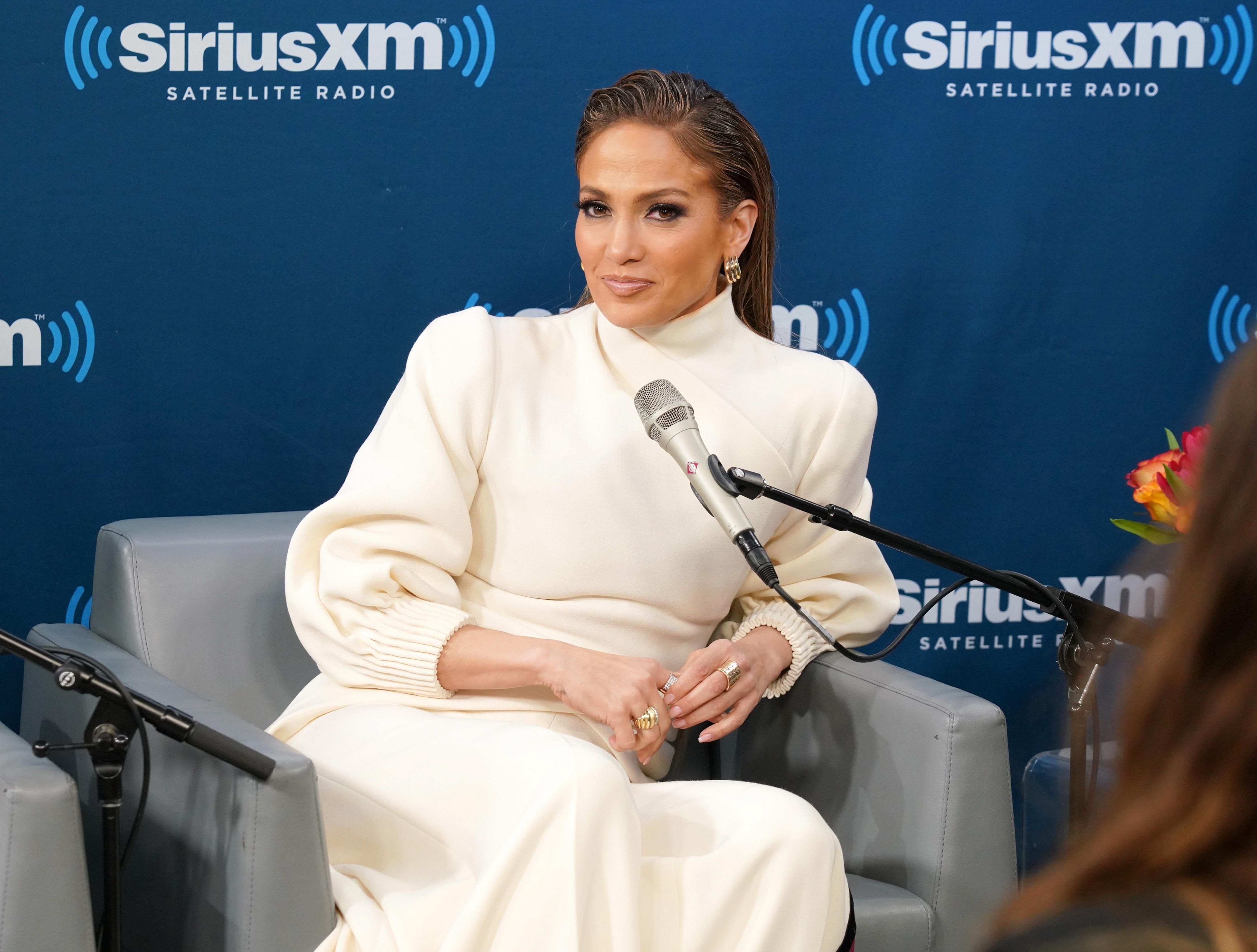 Елегантно і просто: Дженніфер Лопес показала стильний зимовий образ Елегантно і просто: Дженніфер Лопес показала стильний зимовий образ