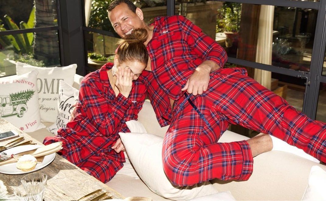 В однакових піжамах: Дженніфер Лопес відсвяткувала Різдво з родиною – фото