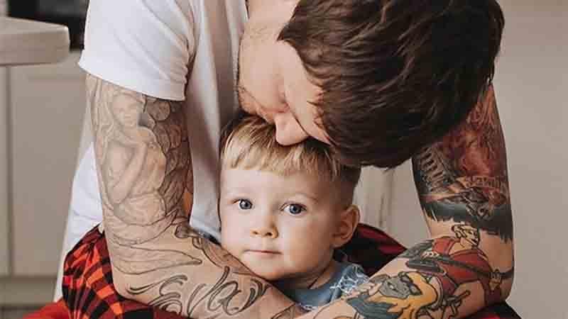 Солист группы O.Torvald очаровал сеть семейными снимками Солист группы O.Torvald очаровал сеть семейными снимками