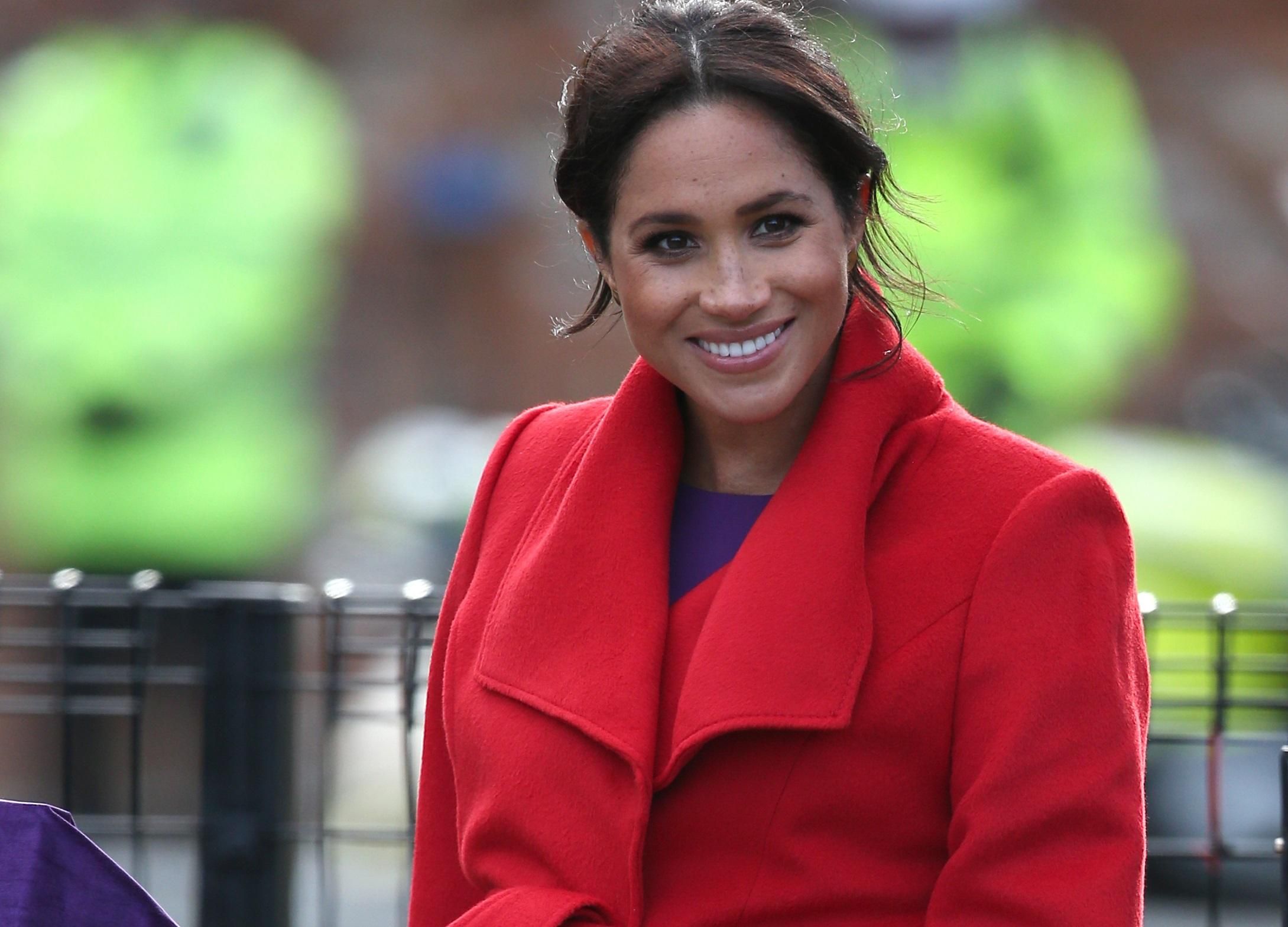 Ярко: Меган Маркл поразила стильным выходом с принцем Гарри – фото Ярко: Меган Маркл поразила стильным выходом с принцем Гарри – фото