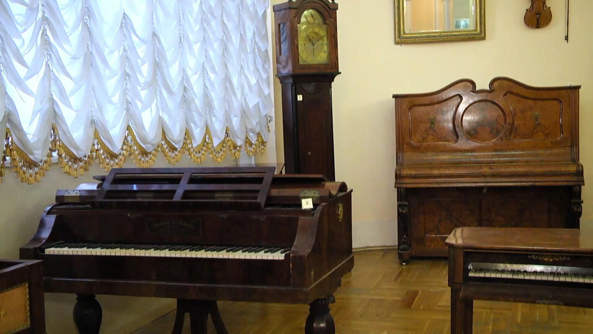 Оживити дотиком руки: у Львові відкрили виставку музичних інструментів 18 століття
