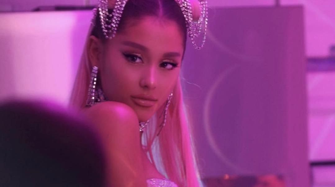 Про сильних і незалежних: Аріана Гранде презентувала новий кліп "7 rings" – відео Про сильних і незалежних: Аріана Гранде презентувала новий кліп "7 rings" – відео
