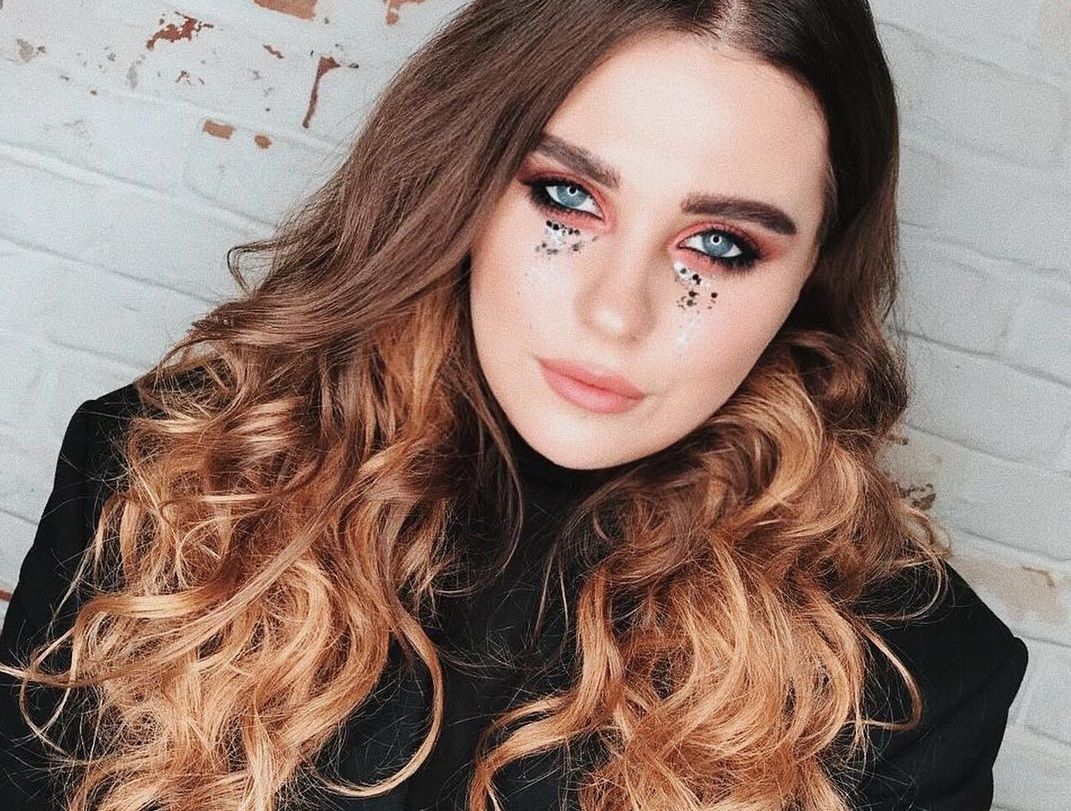 Солістка гурту KAZKA показала тату на стегні: пікантне фото Солістка гурту KAZKA показала тату на стегні: пікантне фото