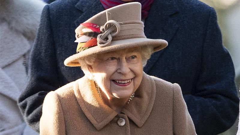 Елизавета II в стильном наряде посетила церковь: очаровательные фото Елизавета II в стильном наряде посетила церковь: очаровательные фото