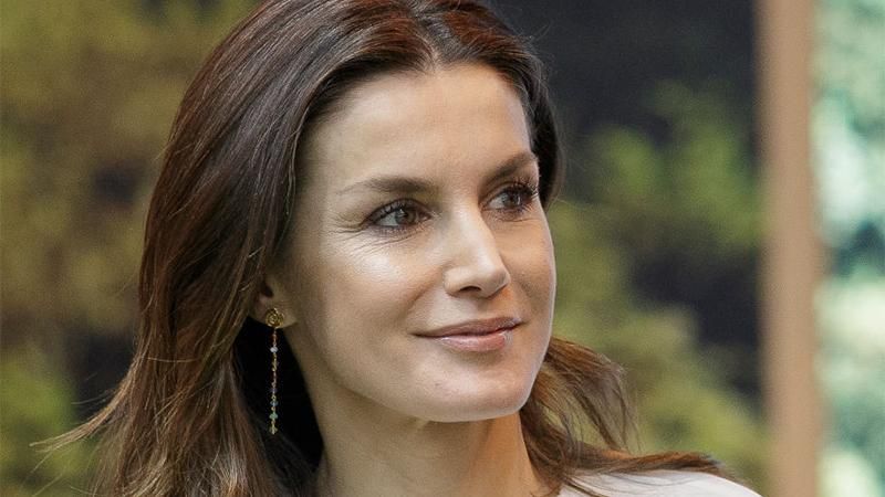 Королева Іспанії засвітила бюджетну спідницю від мас-маркету: яскраві фото Королева Іспанії засвітила бюджетну спідницю від мас-маркету: яскраві фото