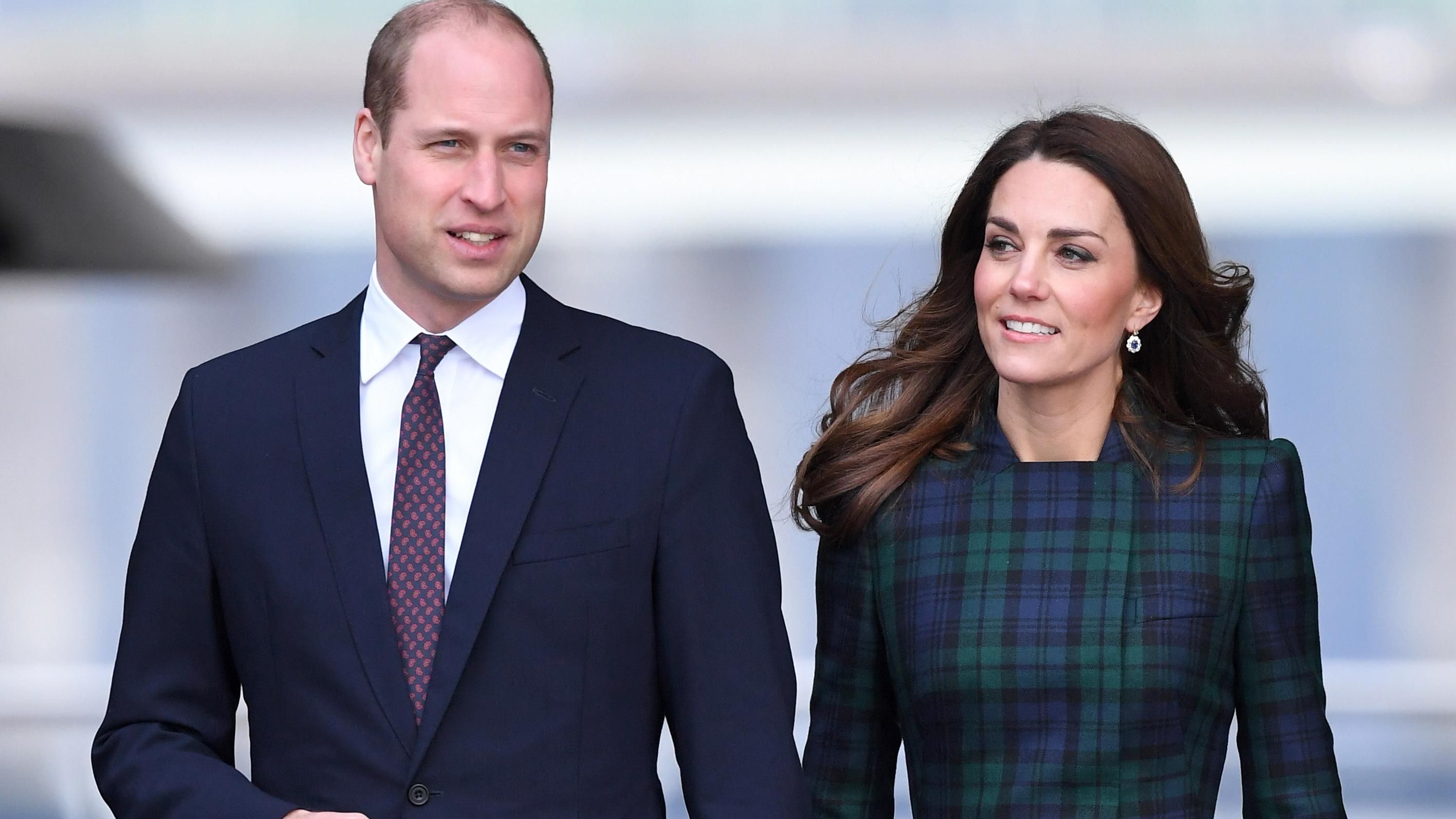 Кейт Миддлтон очаровала стильным нарядом во время официального визита: эффектные фото Кейт Миддлтон очаровала стильным нарядом во время официального визита: эффектные фото