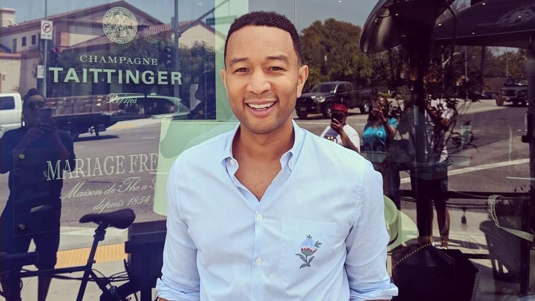 Джон Ледженд бере уроки плавання в чемпіонки світу: фотофакт Джон Ледженд бере уроки плавання в чемпіонки світу: фотофакт