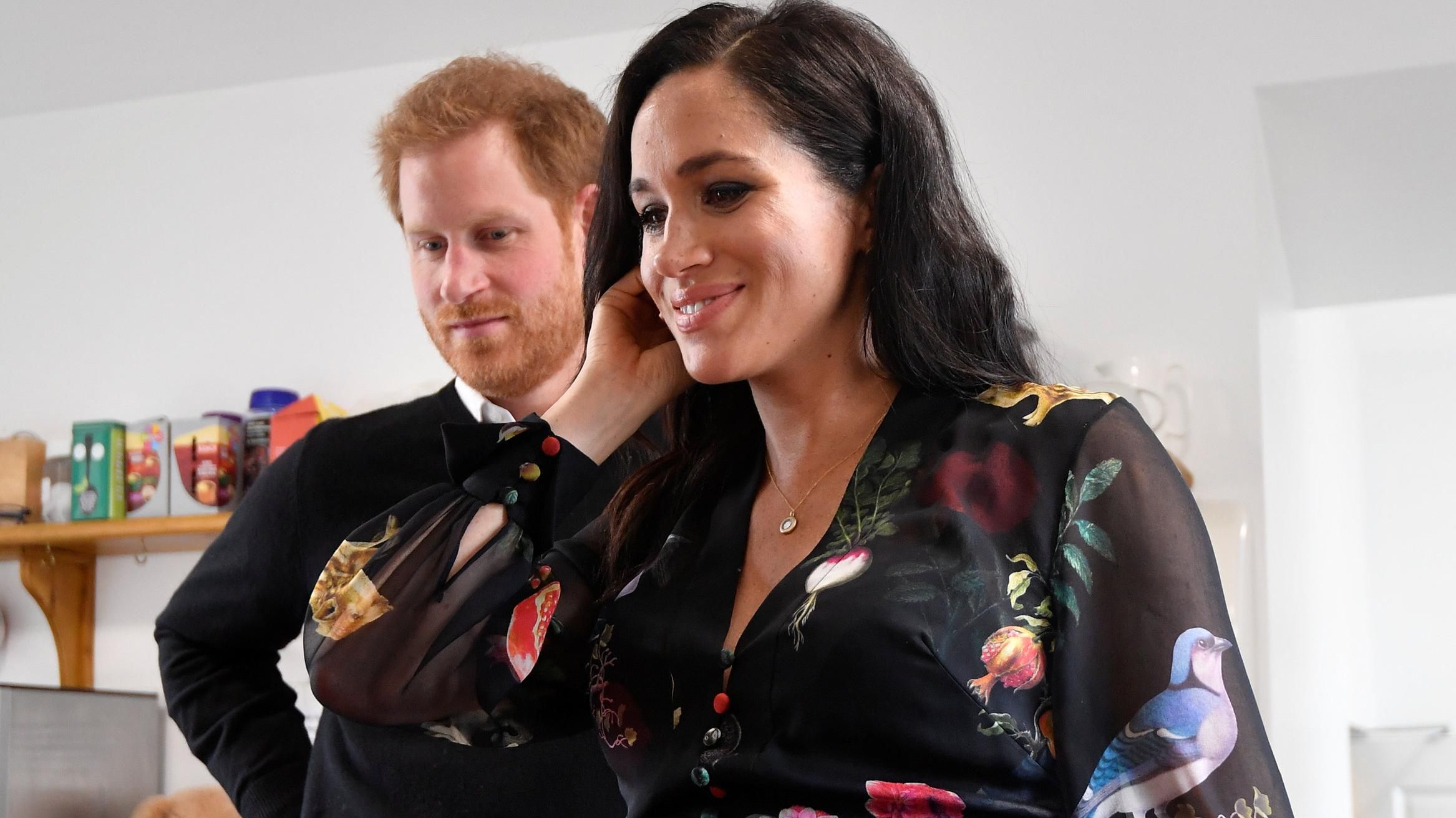 Меган Маркл интересным способом поддержала нуждающихся женщин во время официального выхода: фото Меган Маркл интересным способом поддержала нуждающихся женщин во время официального выхода: фото