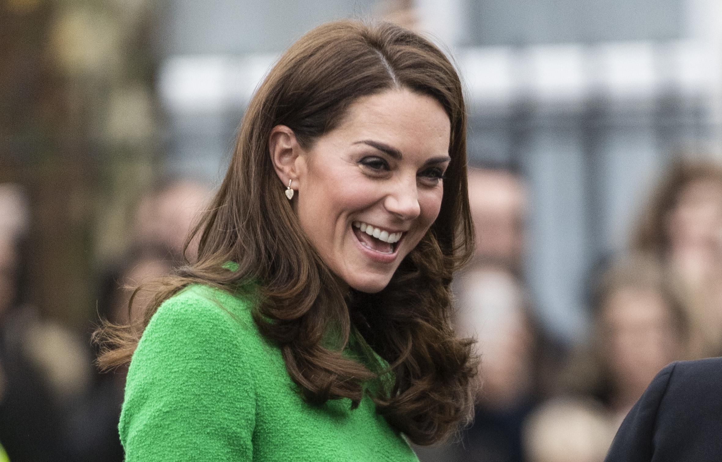 В зеленом платье и черных ботильонах: стильный выход Кейт Миддлтон в Лондоне В зеленом платье и черных ботильонах: стильный выход Кейт Миддлтон в Лондоне