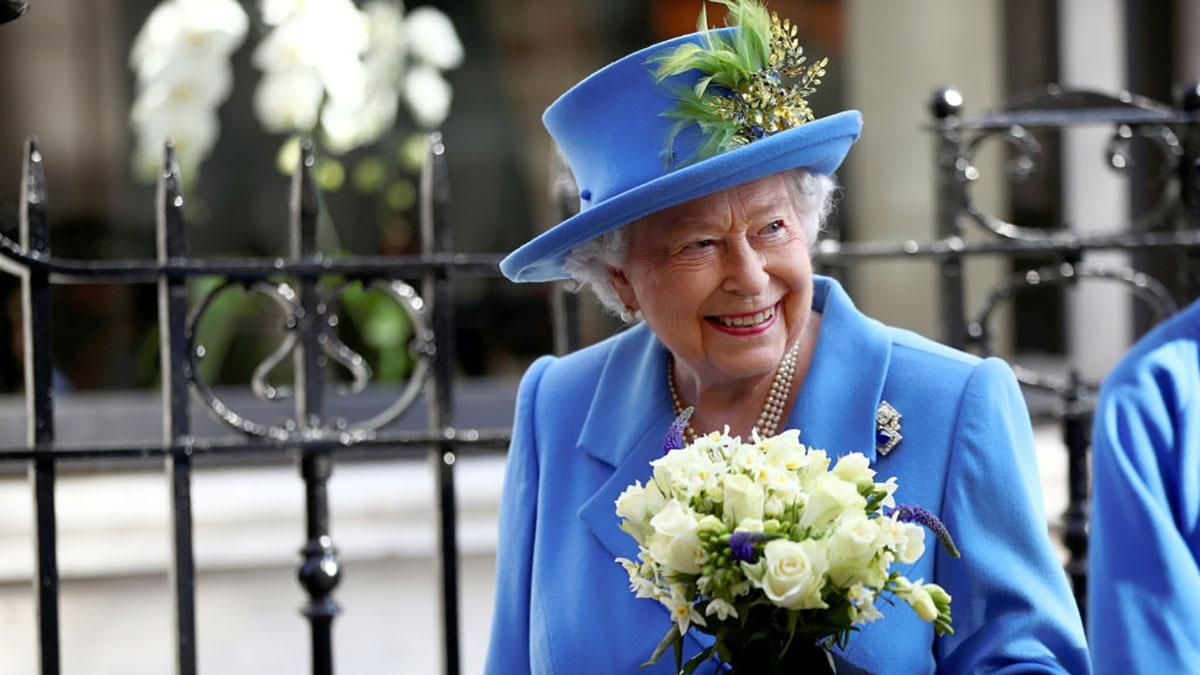 Елизавета II ошеломила ярким весенним образом на торжественном мероприятии: фото