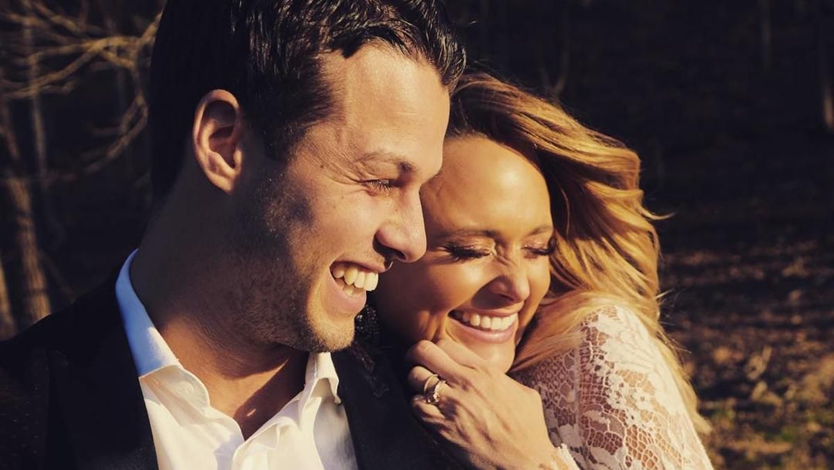 Дворазова володарка премій Греммі вийшла заміж за поліцейського: романтичні фото Дворазова володарка премій Греммі вийшла заміж за поліцейського: романтичні фото