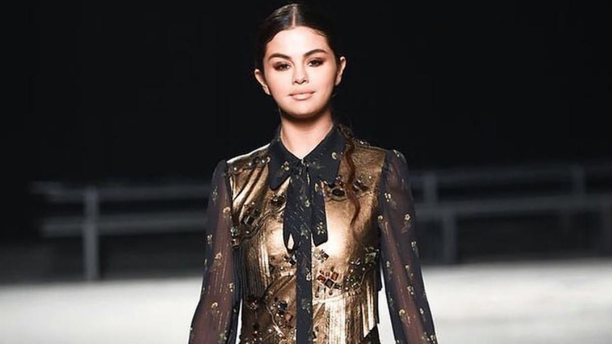 Возвращается к нормальной жизни: радостная Селена Гомес повеселилась на свадьбе подруги Возвращается к нормальной жизни: радостная Селена Гомес повеселилась на свадьбе подруги