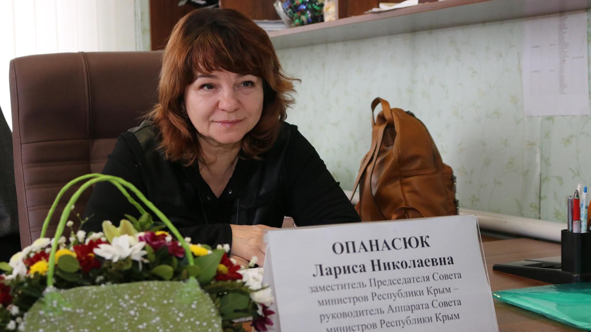 Скандал із сестрами Опанасюк: мати співачок виявилася поплічницею окупантів у Криму (фото)