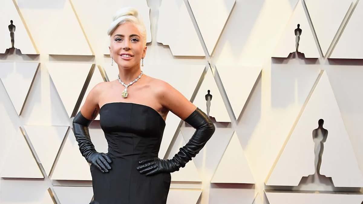 Оскар-2019: Леди Гага примерила эффектное черное платье для торжественного мероприятия