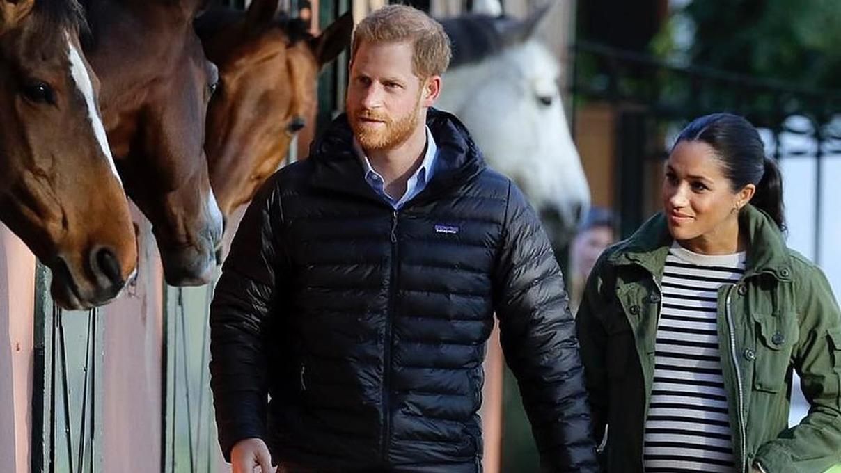 Отдых на свежем воздухе: Меган Маркл и принц Гарри посетили федерацию конного спорта