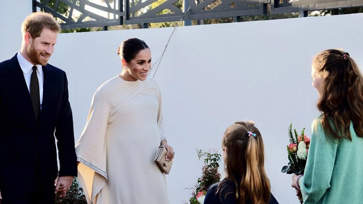 Вагітна Меган Маркл у розкішній сукні прийшла на урочистий прийом: фото Вагітна Меган Маркл у розкішній сукні прийшла на урочистий прийом: фото