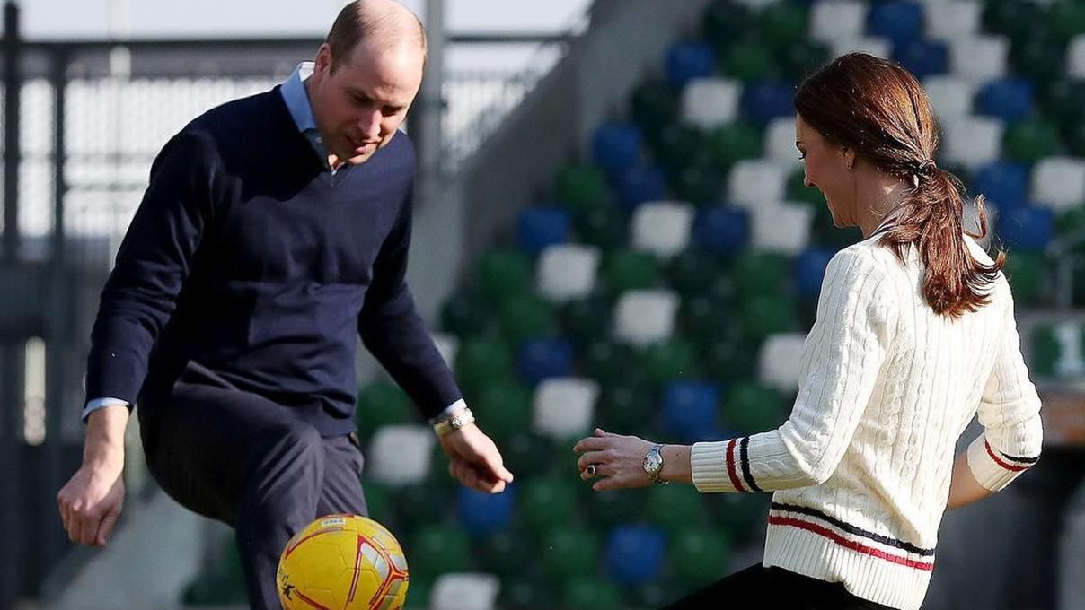 Кейт Міддлтон зіграла в футбол з принцом Вільямом на стадіоні в Північній Ірландії
