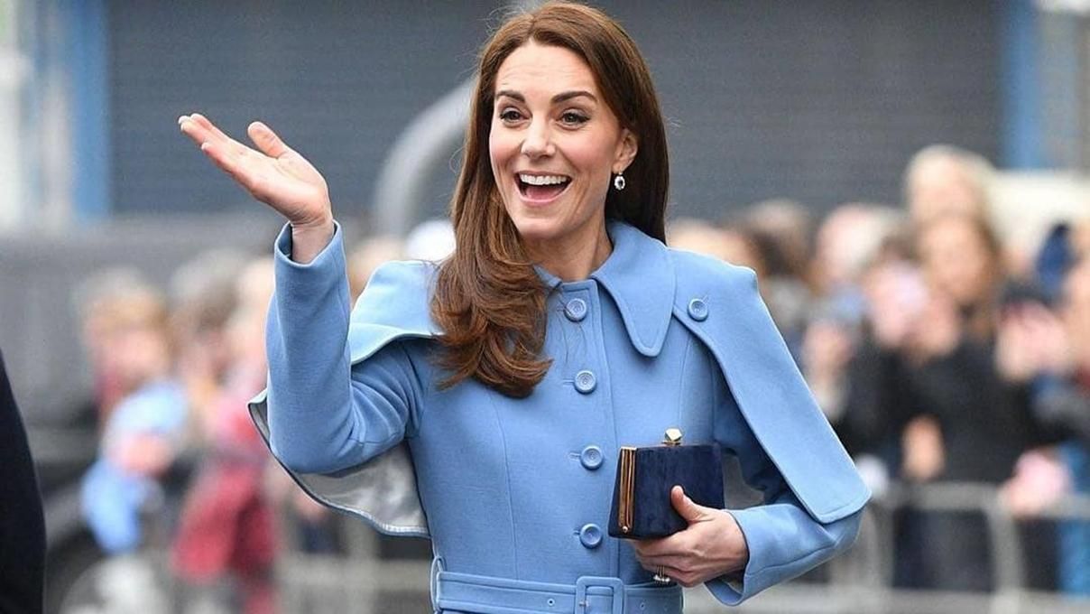 Кейт Миддлтон показывает, как носить голубой: очередной стильный образ герцогини в Ирландии Кейт Миддлтон показывает, как носить голубой: очередной стильный образ герцогини в Ирландии