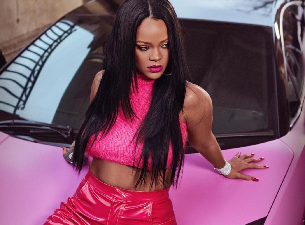 У звабливому боді і на підборах: Ріанна рекламує колекцію білизни У звабливому боді і на підборах: Ріанна рекламує колекцію білизни