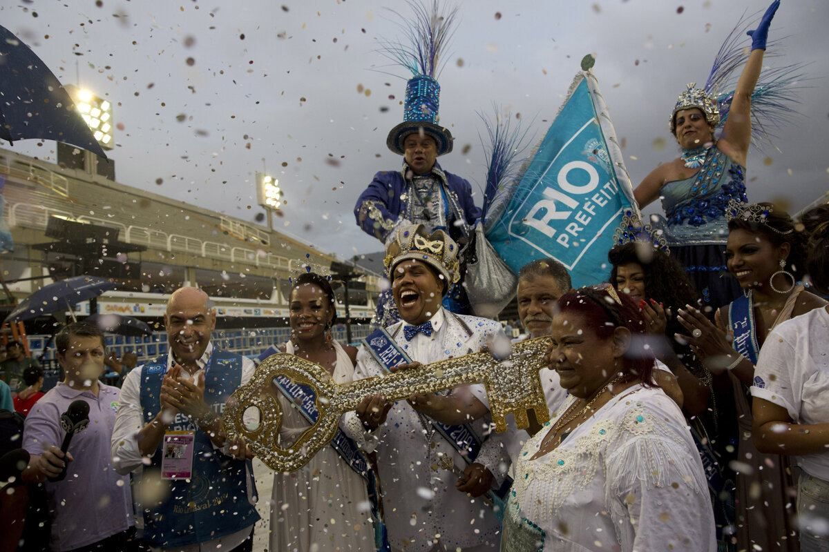 У Ріо-де-Жанейро розпочався традиційний карнавал: неймовірні фото та відео У Ріо-де-Жанейро розпочався традиційний карнавал: неймовірні фото та відео